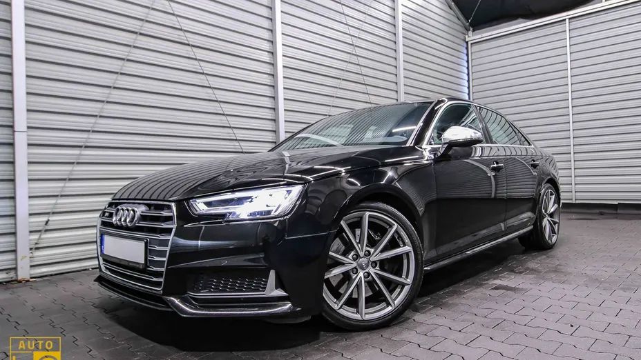 AUDI S4 -