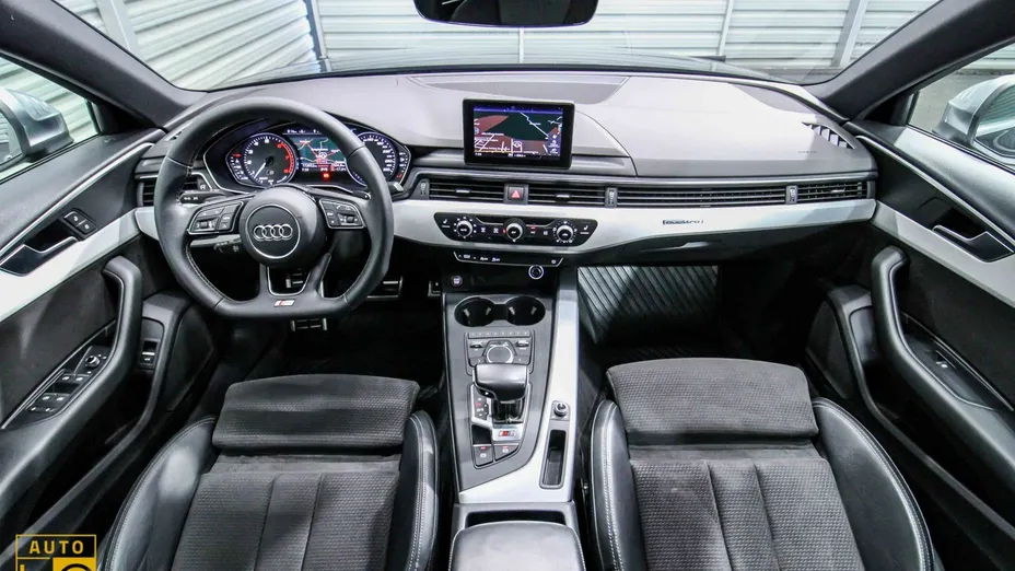 AUDI S4 -