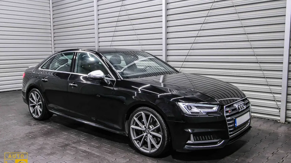 AUDI S4 -