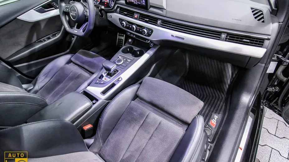 AUDI S4 -