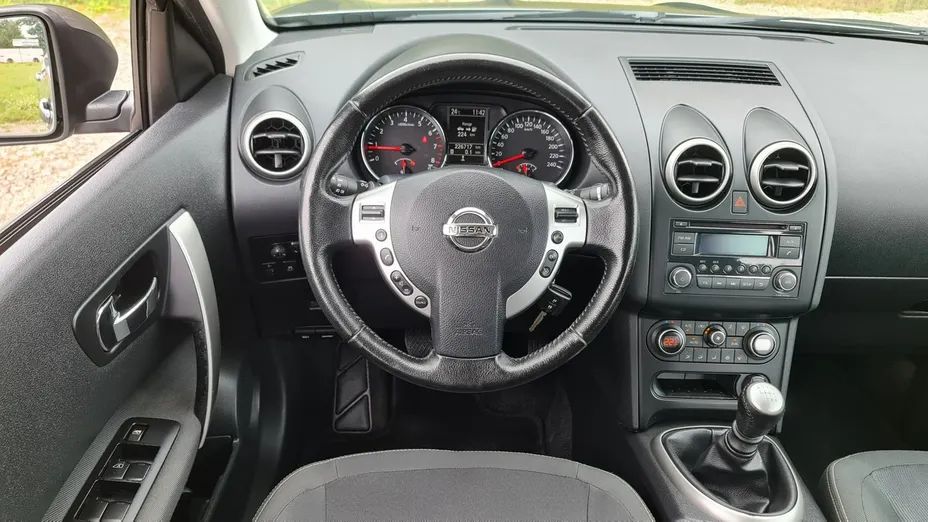 NISSAN Qashqai -