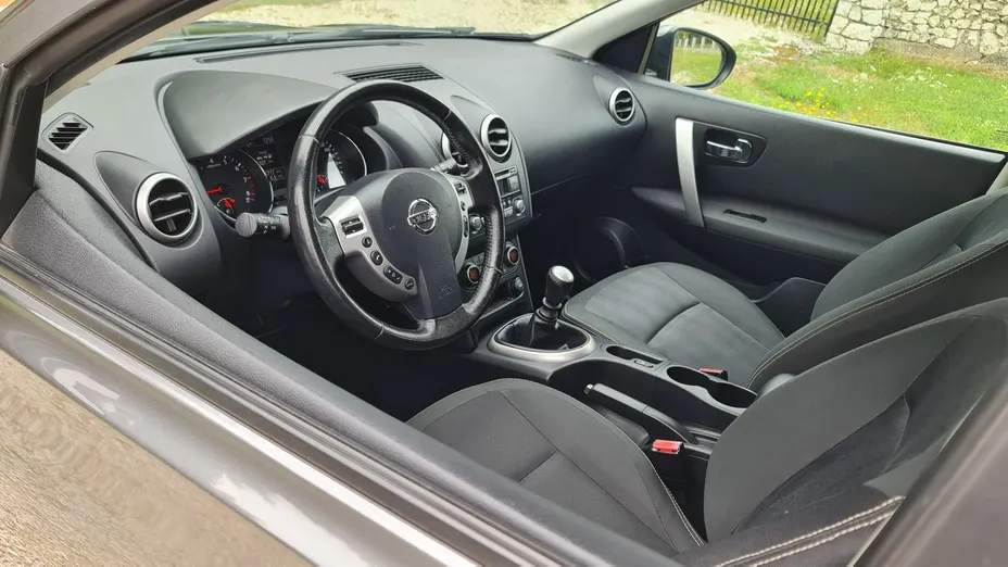 NISSAN Qashqai -