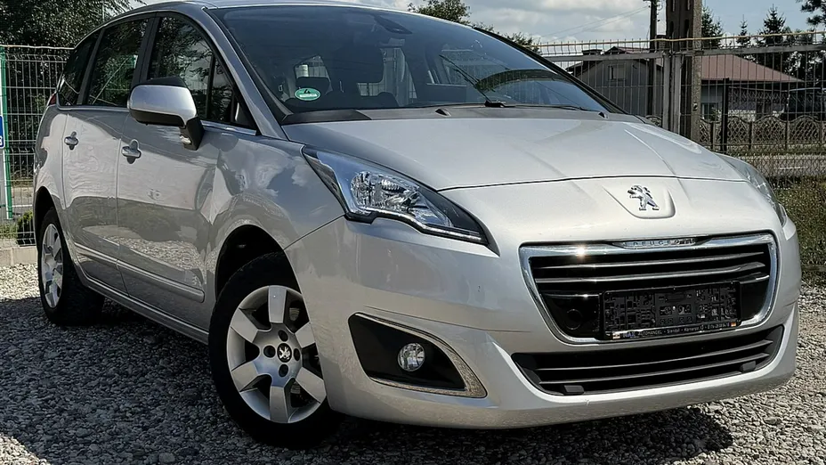 PEUGEOT 5008 -