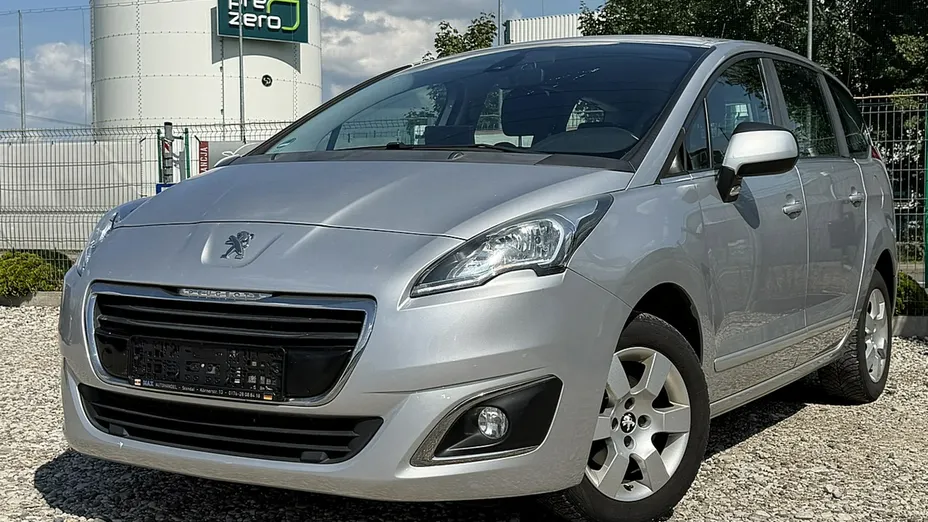 PEUGEOT 5008 -