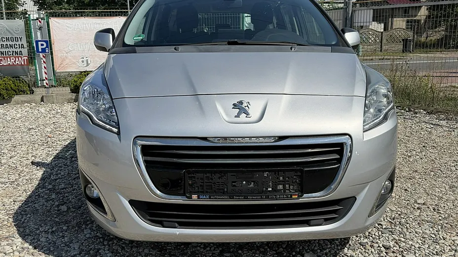PEUGEOT 5008 -