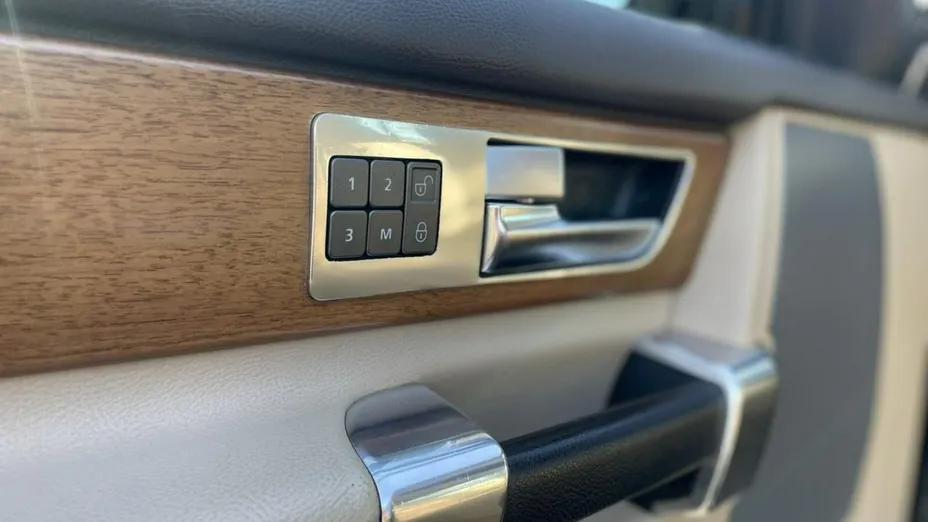 LAND ROVER Discovery -