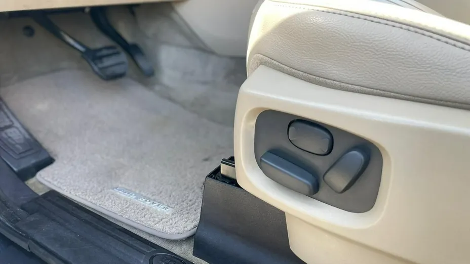 LAND ROVER Discovery -