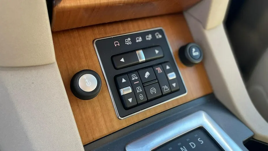 LAND ROVER Discovery -