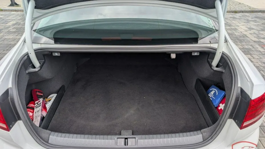 VOLKSWAGEN Passat -