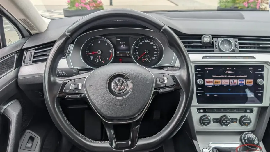 VOLKSWAGEN Passat -