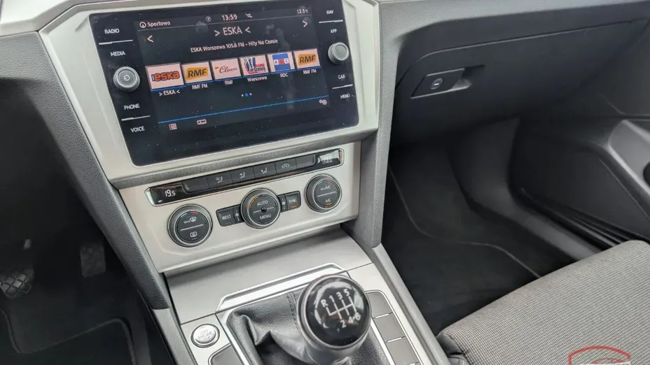 VOLKSWAGEN Passat -