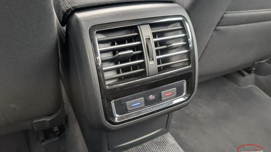 VOLKSWAGEN Passat -