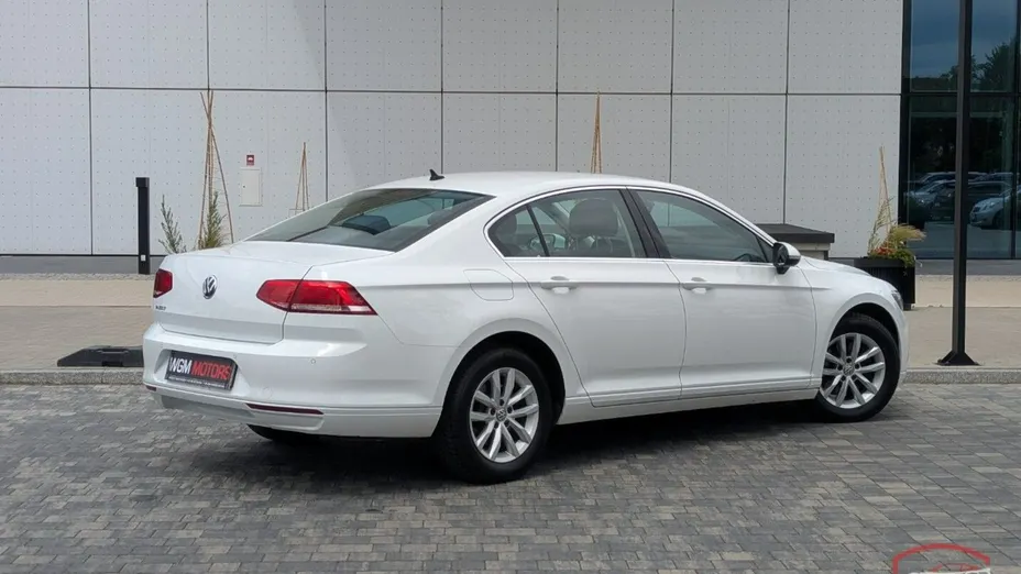 VOLKSWAGEN Passat -