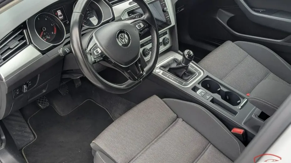 VOLKSWAGEN Passat -