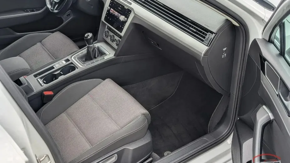 VOLKSWAGEN Passat -