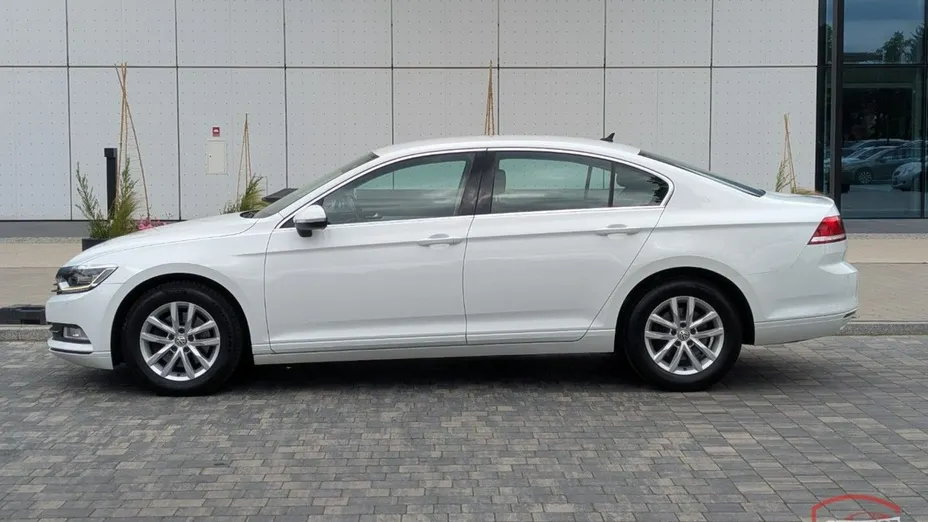 VOLKSWAGEN Passat -