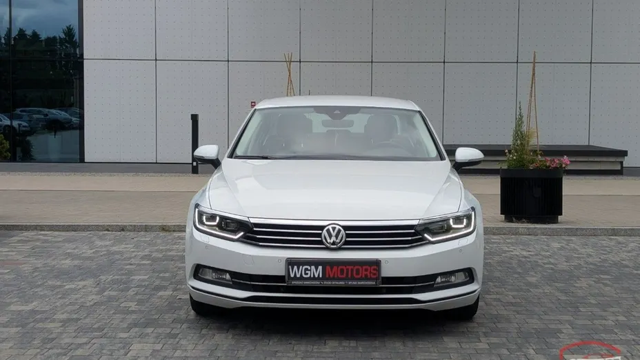 VOLKSWAGEN Passat -