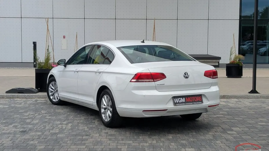 VOLKSWAGEN Passat -