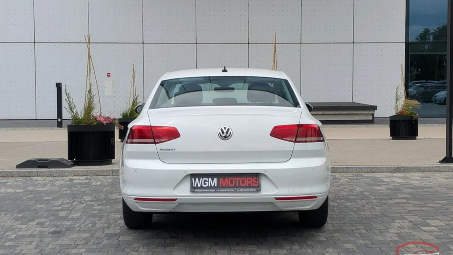 VOLKSWAGEN Passat -
