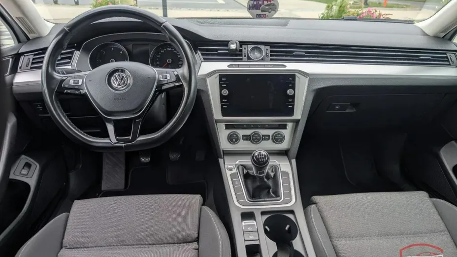 VOLKSWAGEN Passat -