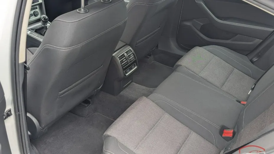 VOLKSWAGEN Passat -