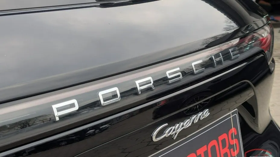 PORSCHE Cayenne -
