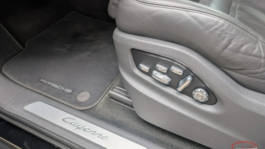 PORSCHE Cayenne -
