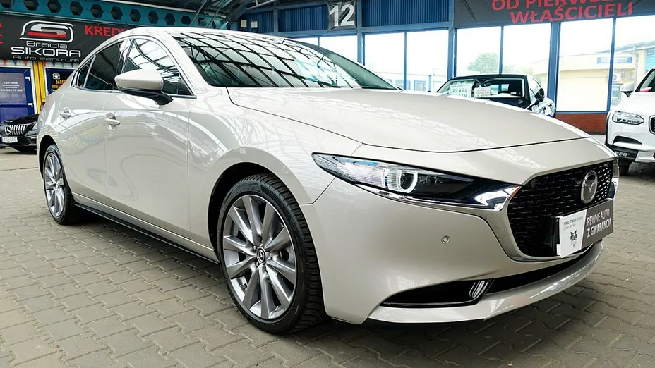 MAZDA 3 -
