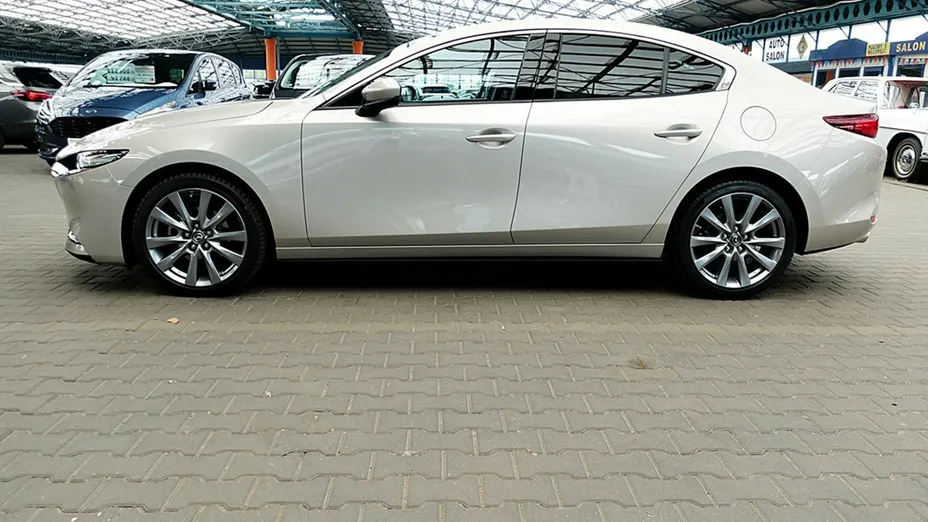 MAZDA 3 -