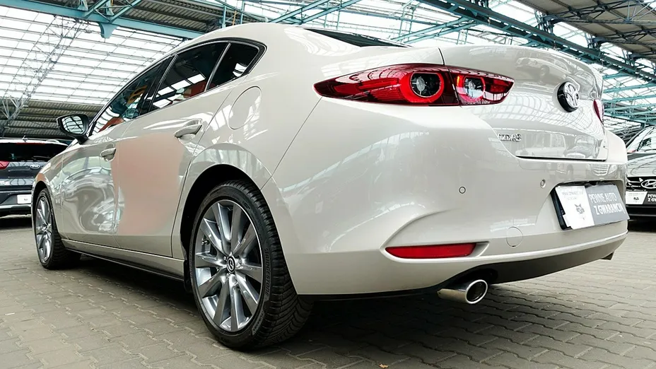 MAZDA 3 -