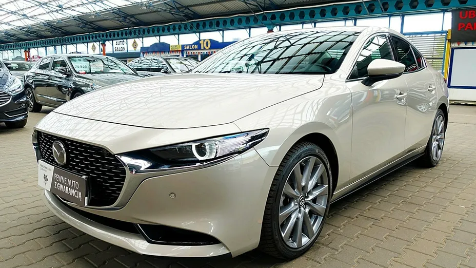 MAZDA 3 -