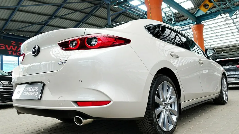 MAZDA 3 -