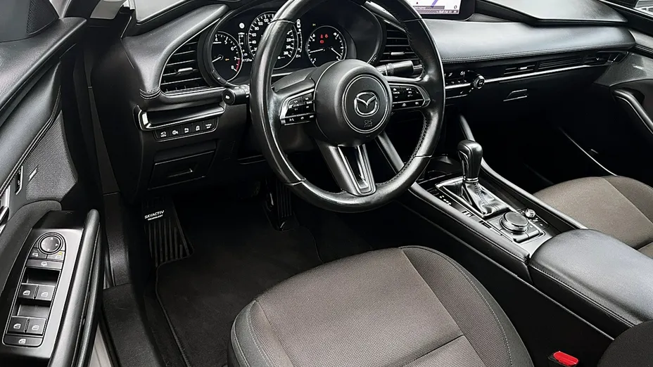 MAZDA 3 -