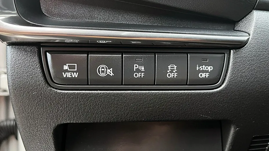 MAZDA 3 -
