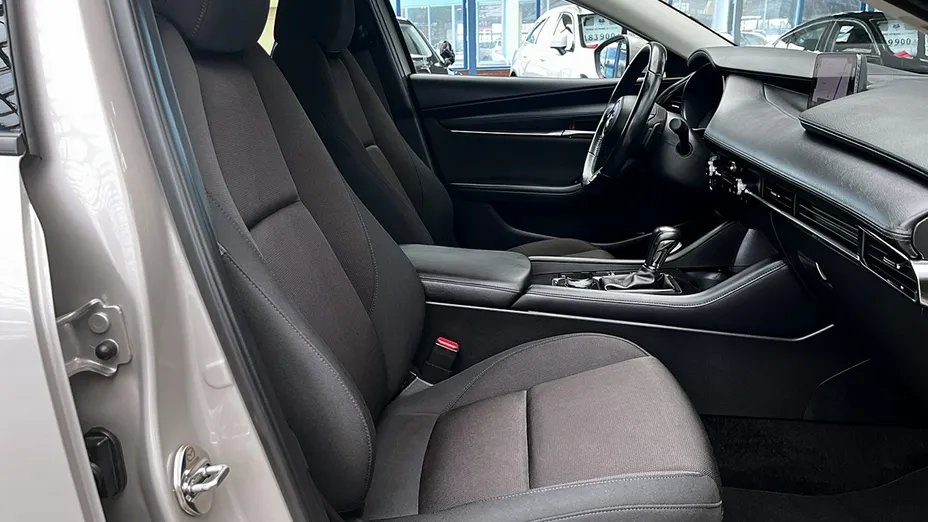 MAZDA 3 -