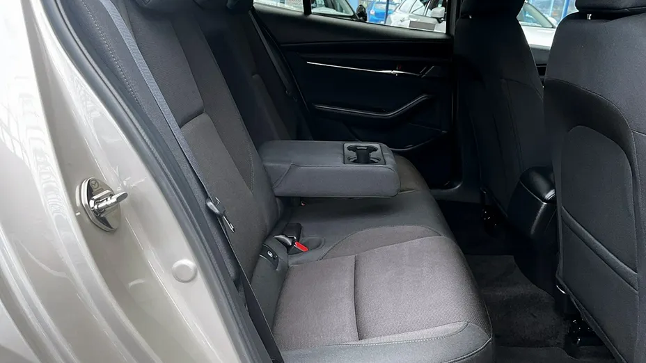 MAZDA 3 -