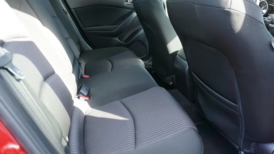 MAZDA 3 -