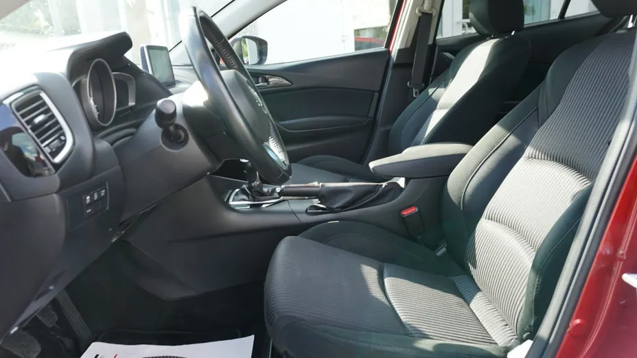 MAZDA 3 -