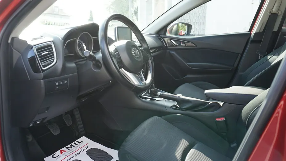 MAZDA 3 -