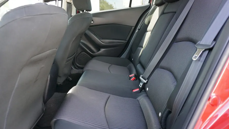 MAZDA 3 -