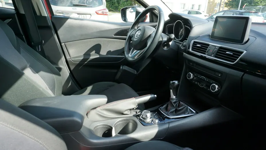 MAZDA 3 -