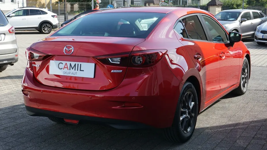 MAZDA 3 -