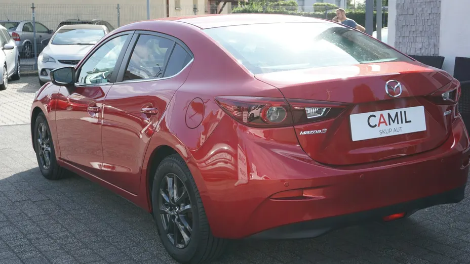 MAZDA 3 -