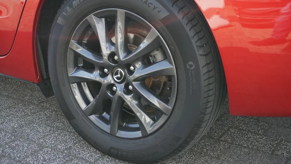 MAZDA 3 -