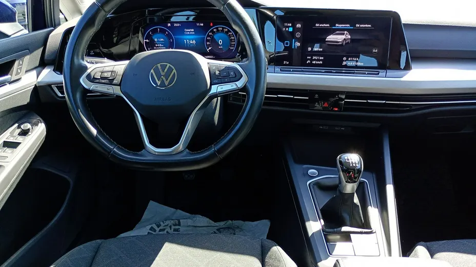 VOLKSWAGEN Golf -