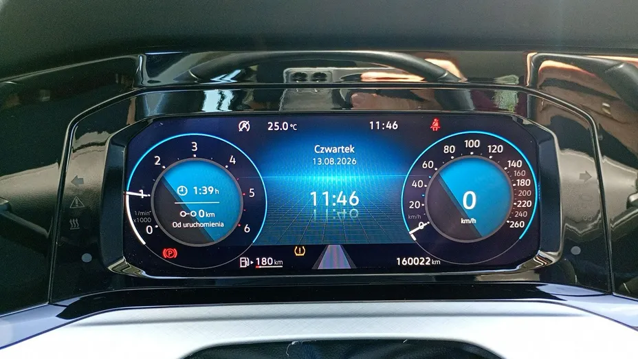 VOLKSWAGEN Golf -