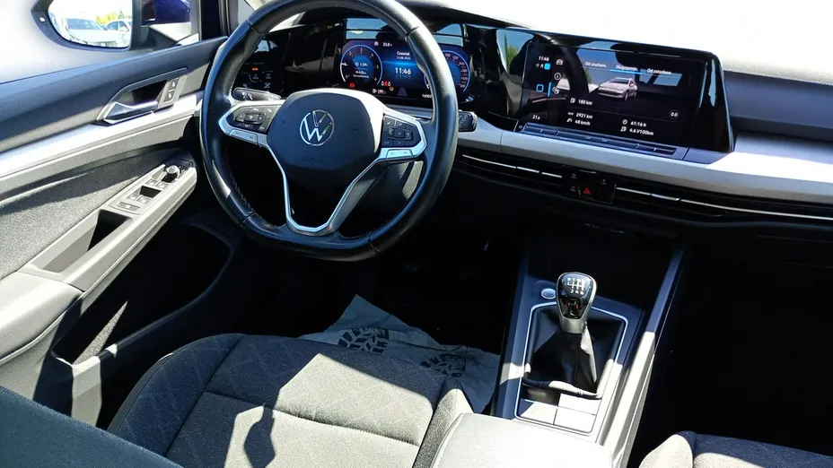 VOLKSWAGEN Golf -