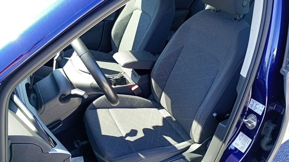 VOLKSWAGEN Golf -