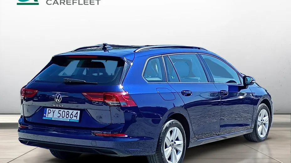 VOLKSWAGEN Golf -