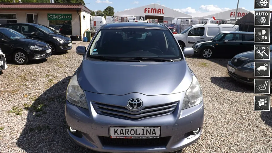 TOYOTA Verso -